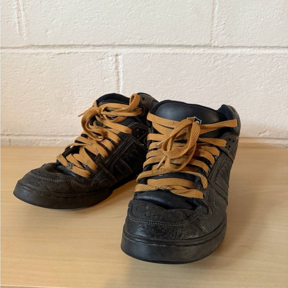 Rare Osiris Bronx Black and Tan Men's Sneakers